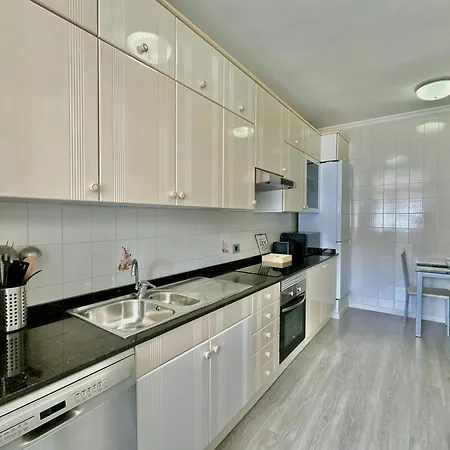 Hostiguest Coliving Leon Y Castillo Гостевой дом Лас-Пальмас-де-Гран-Канария