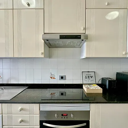 Гостевой дом Hostiguest Coliving Leon Y Castillo Лас-Пальмас-де-Гран-Канария