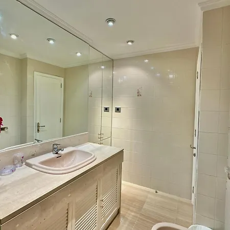 Hostiguest Coliving Leon Y Castillo 게스트하우스 *